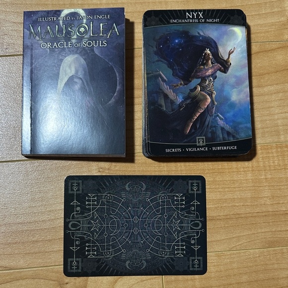 Mausolea Oracle of Souls Deck + Guidebook - Picture 4 of 5